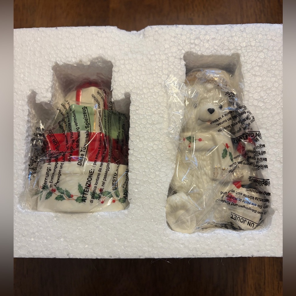 NIB Lenox Holiday Bear & Gifts salt and pepper shakers
